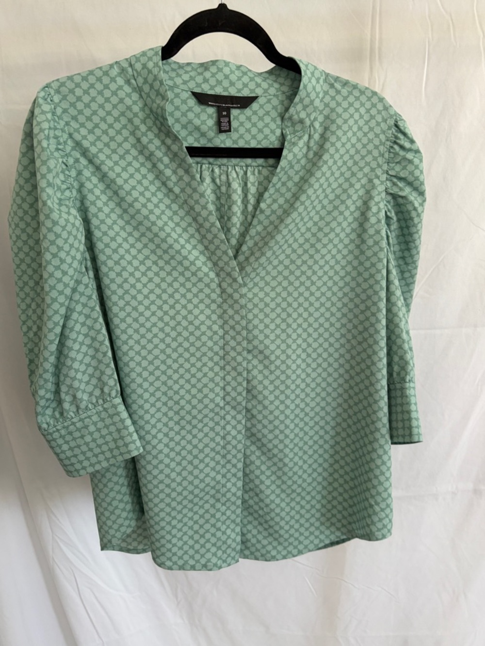 White House Black Market Mint Green Patterned V-Neck Blouse